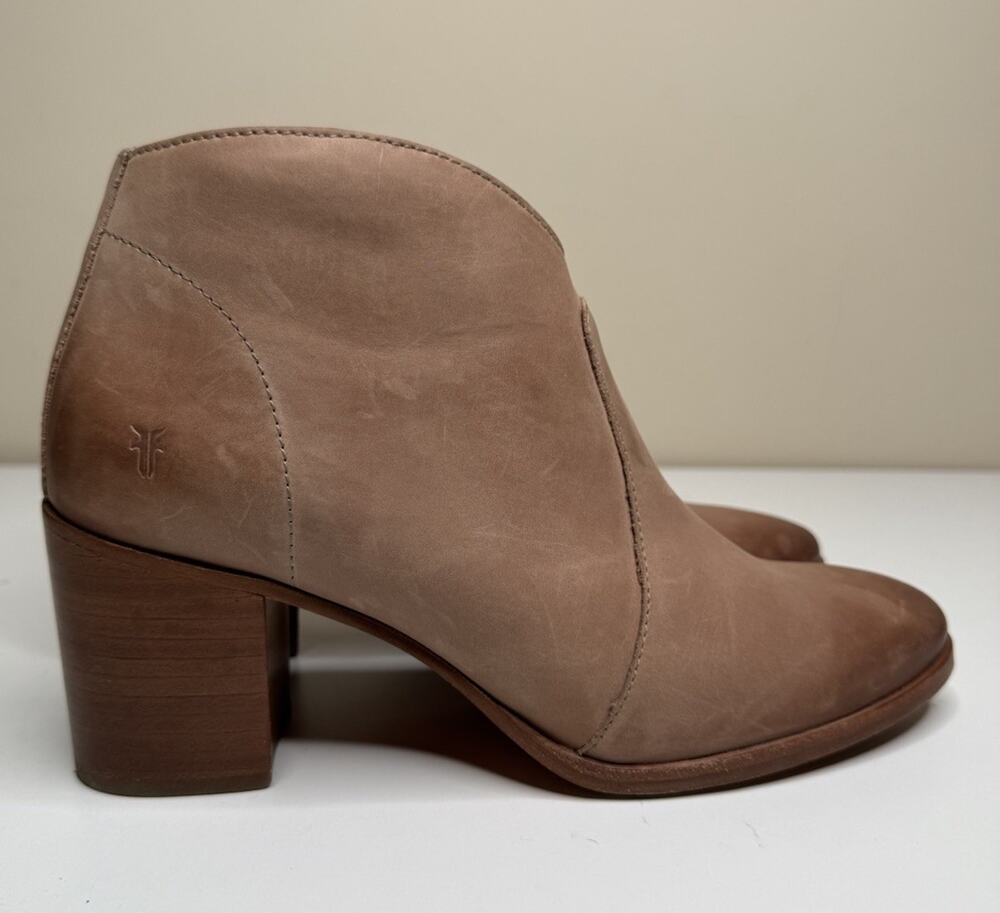 Frye Nora Ankle Bootie Womens 9 B Sand Leather Side Zip Stacked Block Heel